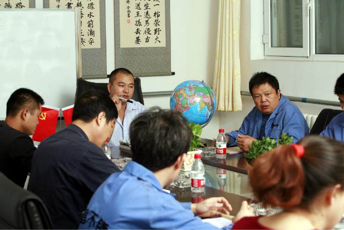 專業(yè)的設(shè)計(jì)團(tuán)隊(duì).jpg 專業(yè)的設(shè)計(jì)團(tuán)隊(duì).jpg